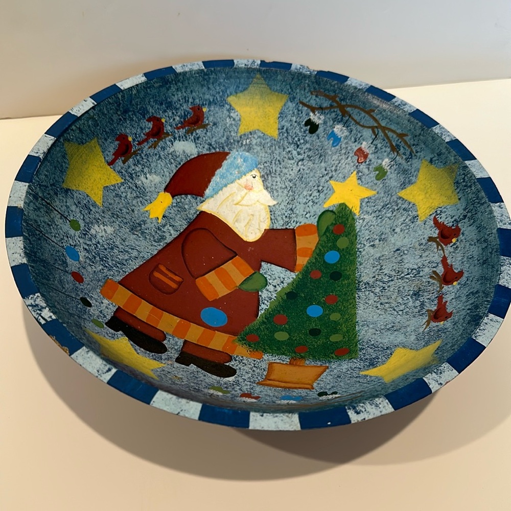 12 inch diameter wooden bowl paint it with Santa and tree and reindeer and stars
